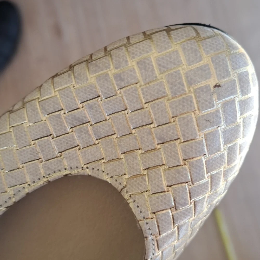 Vintage Bob Baker Gold Festive Woven Quality Round Toe Block Low Heel Pumps
